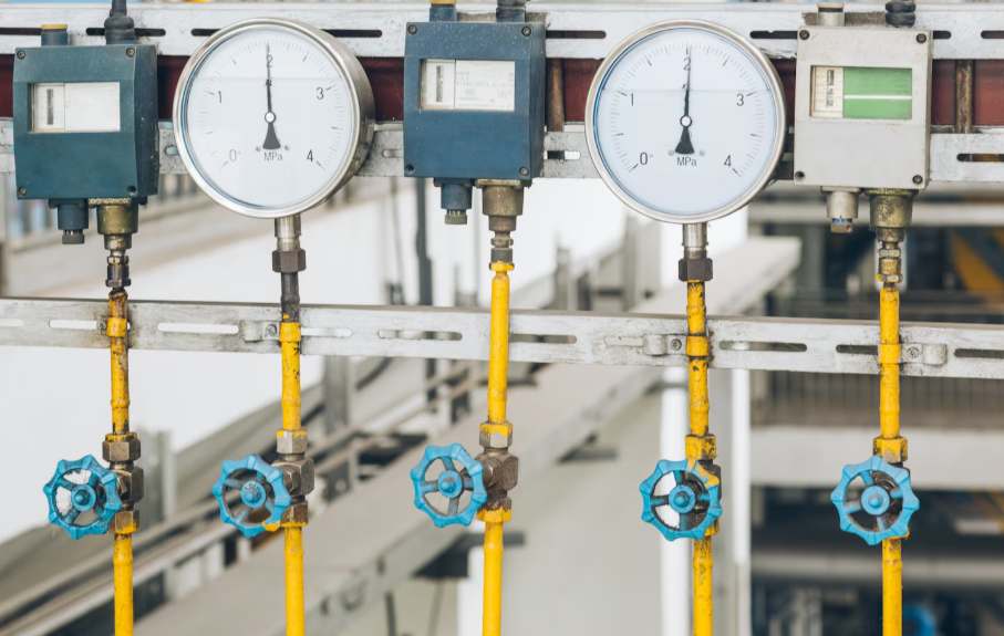 Steel pipelines and cables in a plant