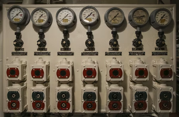 industrial pressure gauge panel